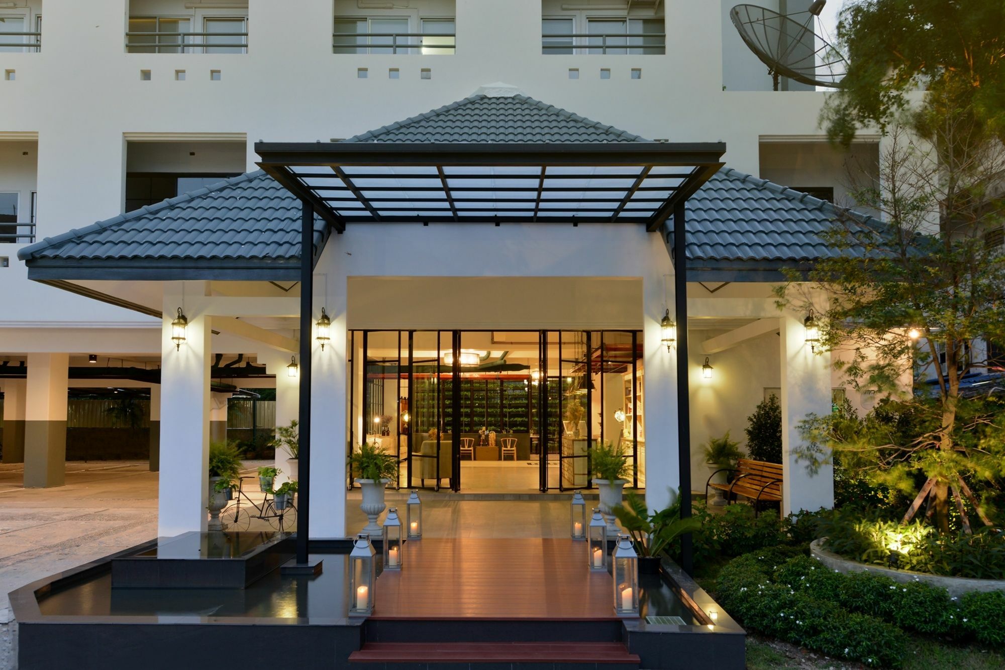 Ruenthip Pattaya Hotel Exterior foto